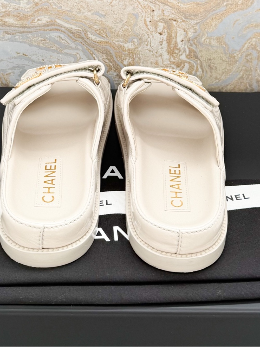 New! Chanel Dad CC Shiny Calfskin Pearl Quilted Slide Sandals - Picture 9 of 9